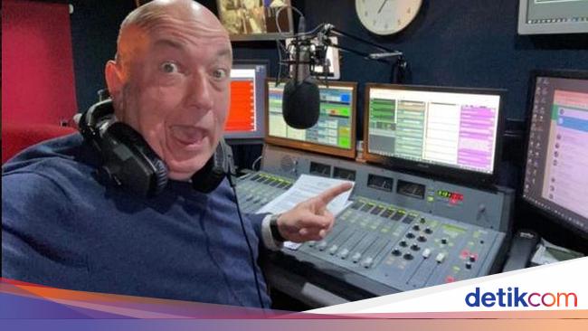 Penyiar Radio Meninggal Mendadak Saat Siaran, Penyebabnya Terungkap 9