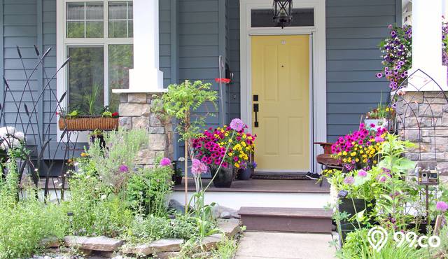 10 Cara Menata Bunga di Teras Rumah. Bakal Buat Tetangga Terpana! 12