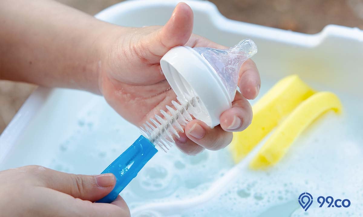 6 Cara Membersihkan Botol Bayi yang Benar. Pastikan Steril! 4