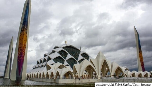 Masjid Al Jabbar Telan Rp1 Triliun, Ini Kritik Pakar Tata Kota 6
