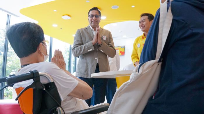 Spesial Harpelnas, CEO Indosat Antarkan Kartu SIM ke Pelanggan 4