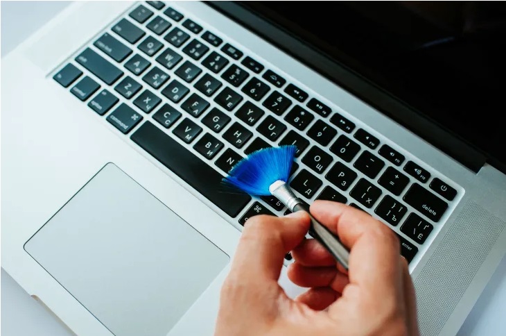 Cara Membersihkan Keyboard Laptop dan PC dengan Benar 1